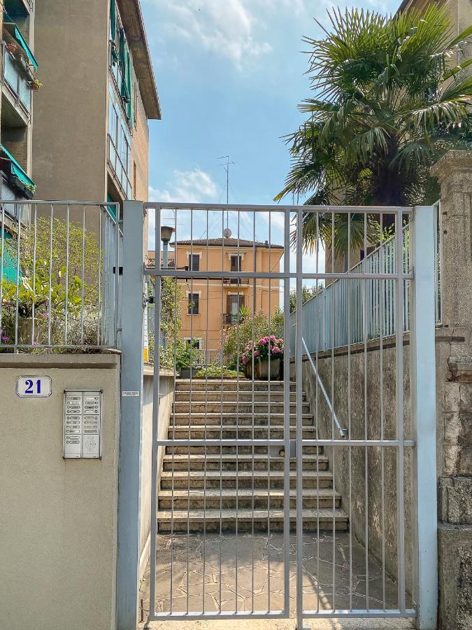 21 Apartment *
