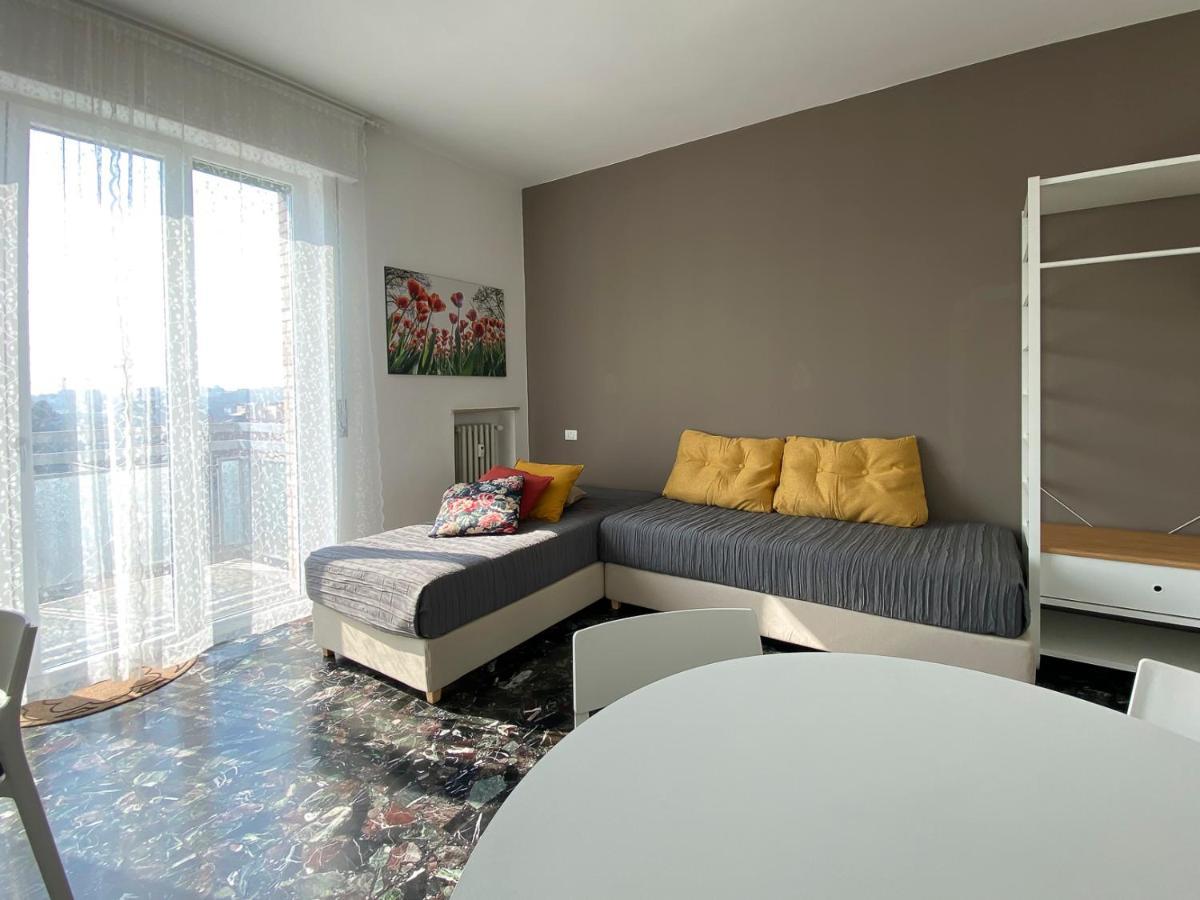 21 Apartment *